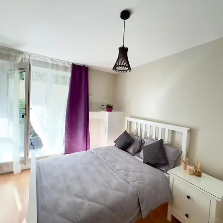 Private Sandyford 2-bed Nr Business Park & M50 *