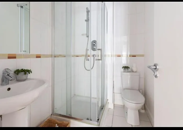 アパート Private Sandyford 2-bed Nr Business Park & M50 *