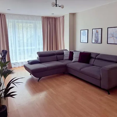 Private Sandyford 2-bed Nr Business Park & M50