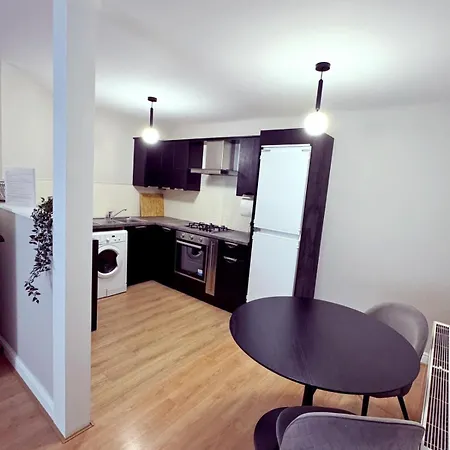 Private Sandyford 2-bed Nr Business Park & M50 ダブリン
