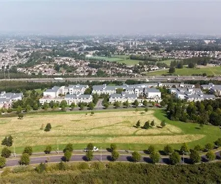 Private Sandyford 2-bed Nr Business Park & M50 *