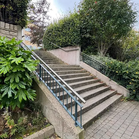 Private Sandyford 2-bed Nr Business Park & M50