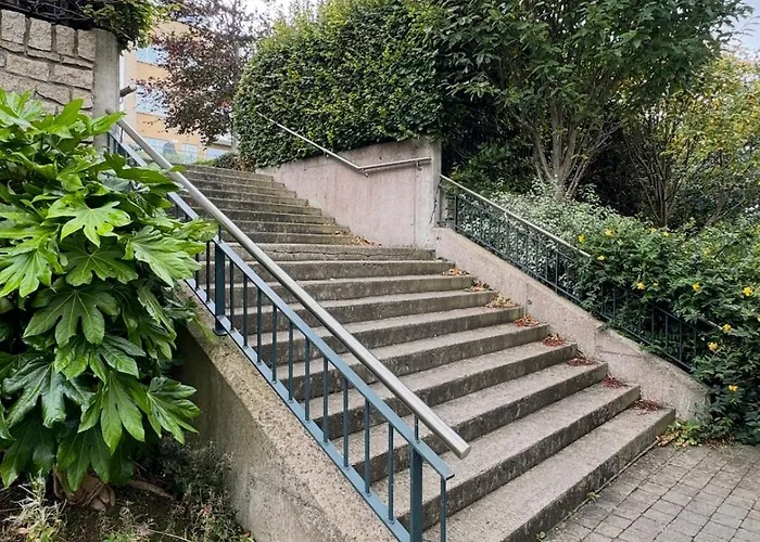 Private Sandyford 2-bed Nr Business Park & M50